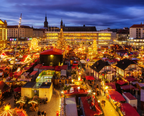 Blick auf den Striezelmarkt mit Kulturpalast und Altstadt
