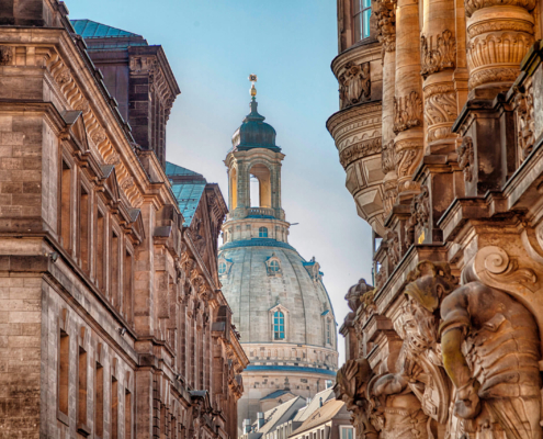 Dresden Altstadt Augustusstrasse Frauenkirche Blick über die Augustustraße auf die Frauenkirche
