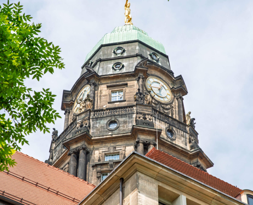 Blick auf den Dresdner Rathausturm