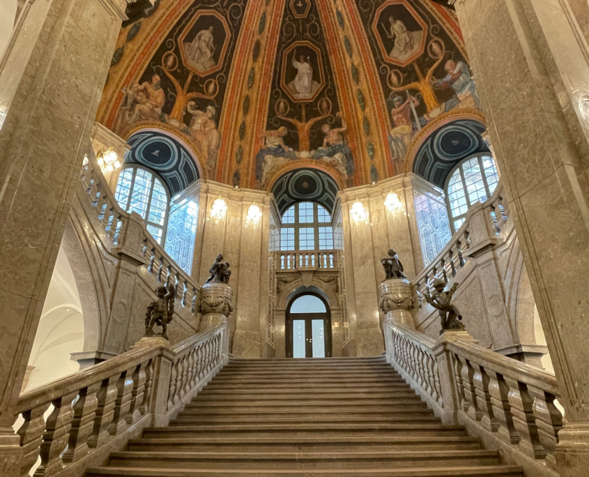 Blick in die Kuppelhalle des Dresdner Rathauses