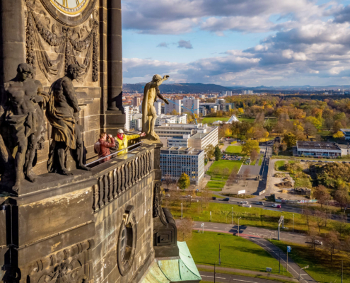 Blick auf die Aussichtsplattform des Dresdner Rathausturms