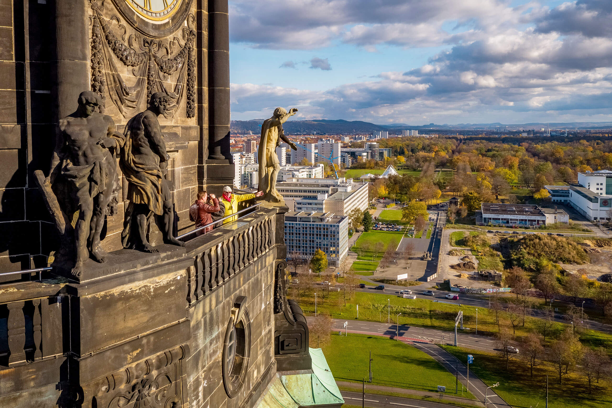 Blick auf die Aussichtsplattform des Dresdner Rathausturms