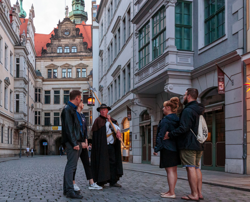 Dresden Tours Nachtwächter Führung am Schloss